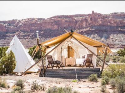 Under Canvas https://www.undercanvas.com/